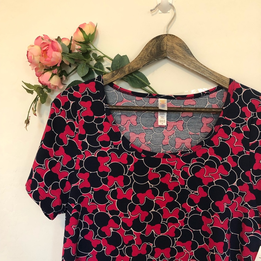 🌹LuLaRoe Basic Tee Minnie🌹